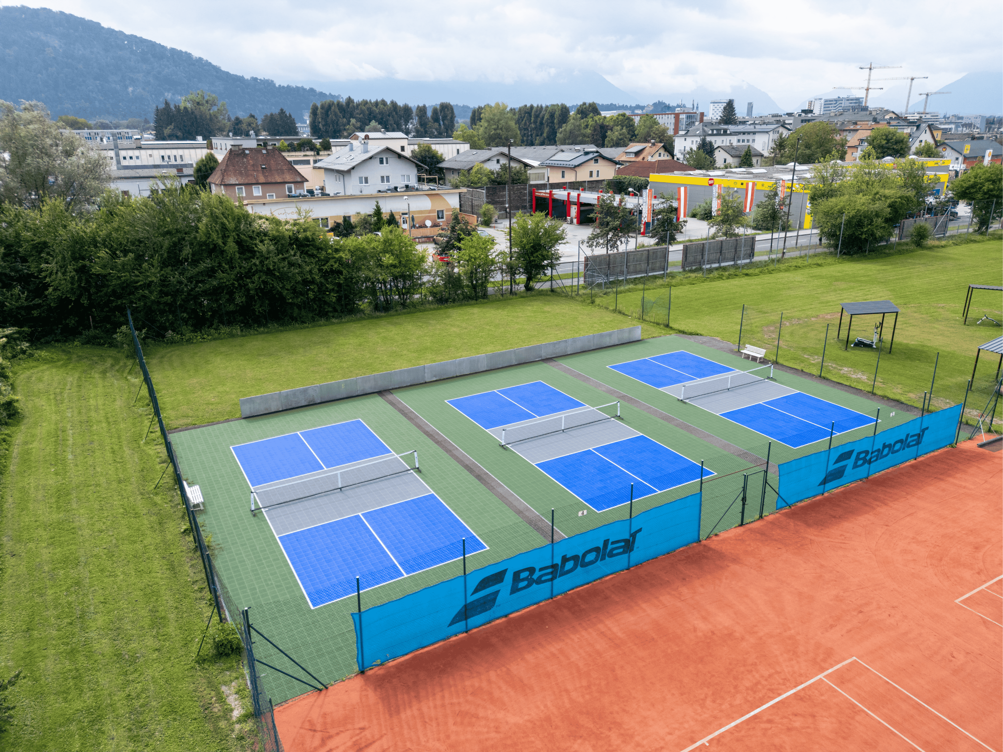 Pickleball-Courts in Salzburg auf der Outdoor-Anlage von Picklepower